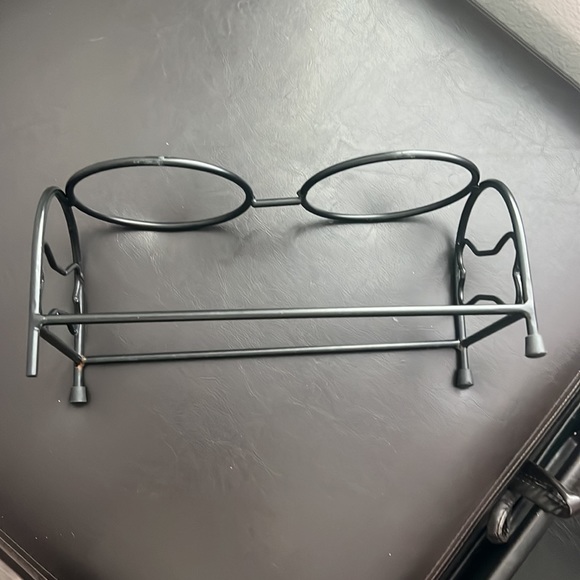 Food bowl stand for a small pet. - Picture 3 of 3